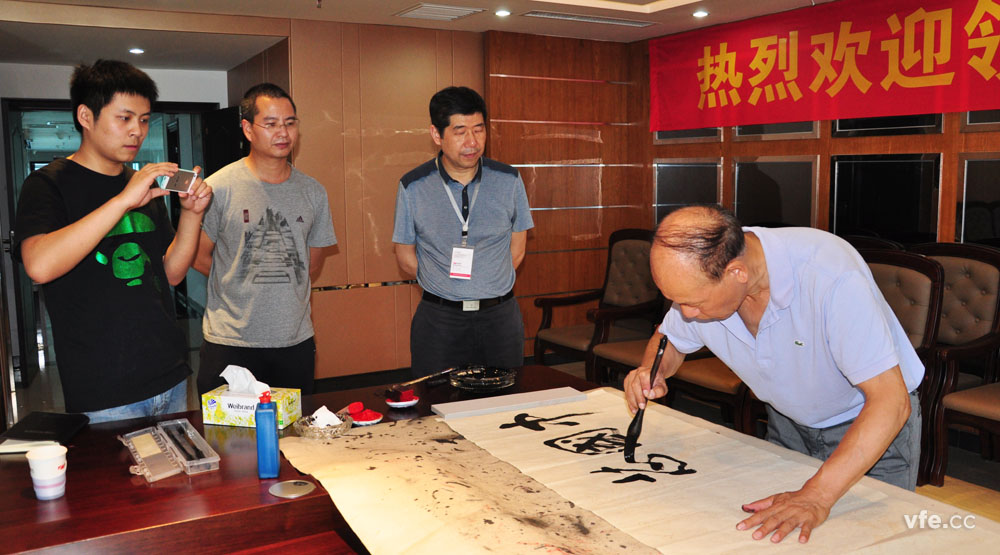 國防科大原電子科學(xué)與工程學(xué)院政委 為“中國芯，銀河夢(mèng)”題詞